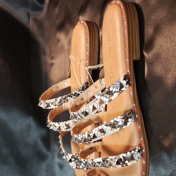 Sincerely Jules NWT Snakeskin Print with Silver Studs Strappy Sandals - Picture 3 of 7